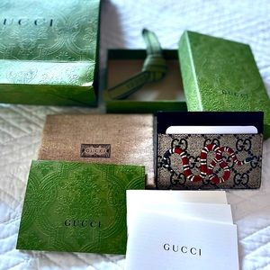 Brand New Gucci Kingsnake print GG Supreme card case